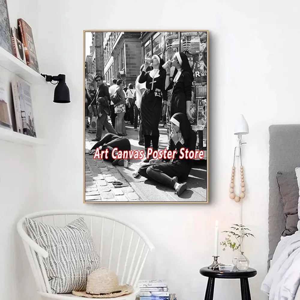 Плакат с курящей секси Монахиня, Винтажное снимка, Черно-бяло Монтиране на Изкуството, платно, печат, Забавна лошо Момиче, Ретро, Скандинавски Декор за дома